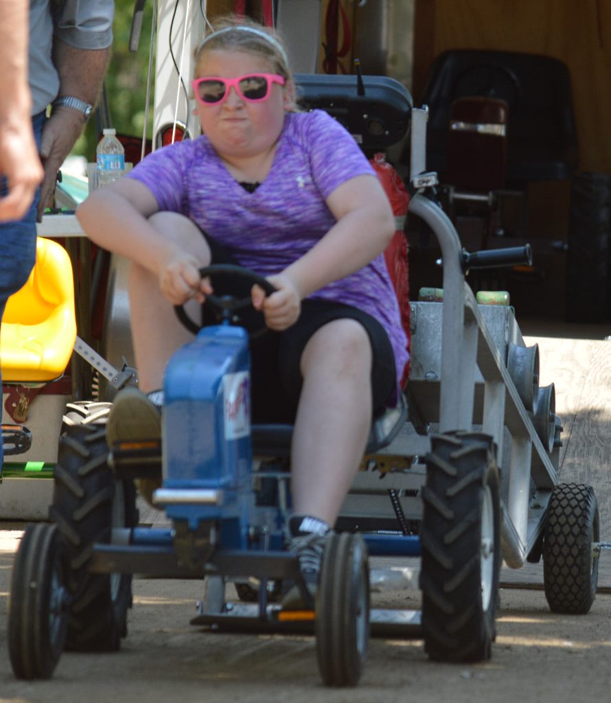 sizzler mckenzie kids pedal tractor pull