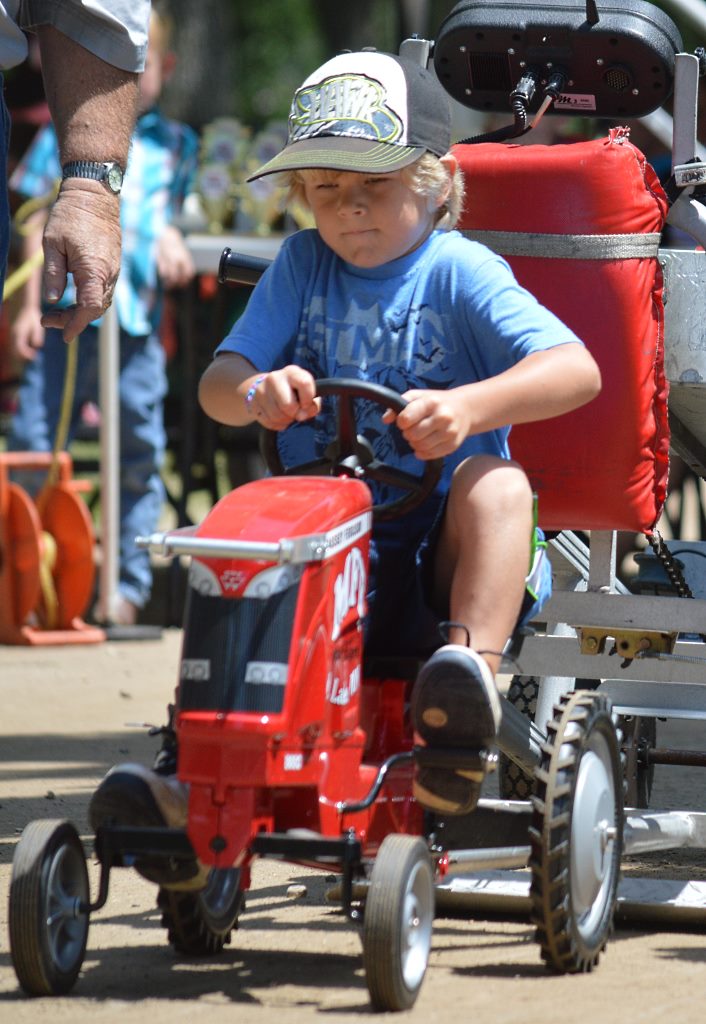 sizzler second klassen kids pedal tractor pull